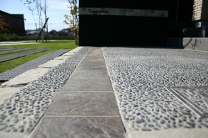 テーマカラーの黒に緑を合わせたお庭 姫路市T様邸4