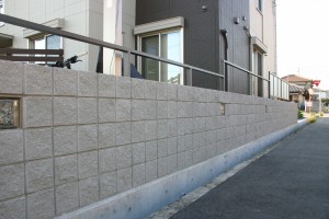 黒の門柱|ステンカラーの縦格子　姫路市Ｋ様邸5