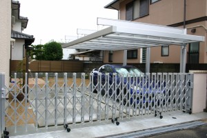 両開き仕様の伸縮門扉事例2