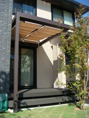 内部日除けはブラウン