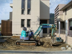 重機を使用しての場内漉き取り工事