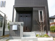 フレームからの光でモミジを照らす　たつの市A様邸