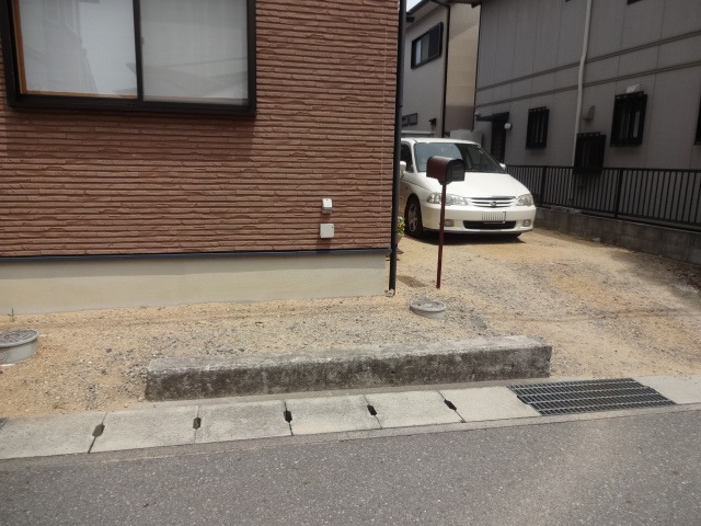 耐火煉瓦と塗壁にアイアン門扉　太子町Ｍ様邸施工前1