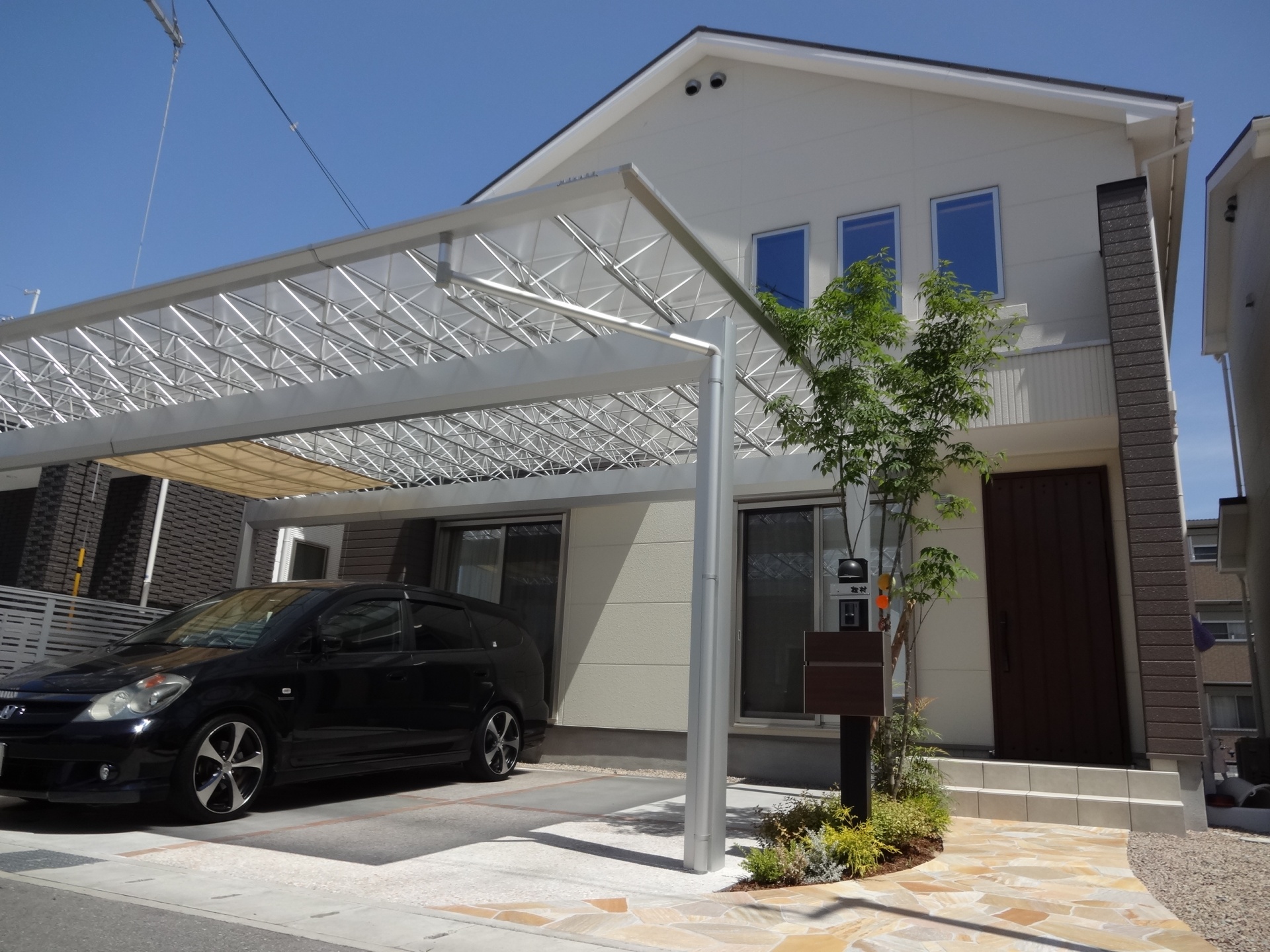 シンボルツリーが映える曲線アプローチにリフォーム　姫路市M様邸2