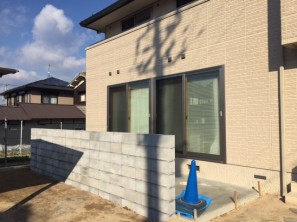 太子町K様邸ガーデンルームココマ工事日記腰壁ブロック積み/土間コンクリート