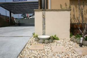 室外機カバーの意匠壁 立水栓 姫路市の外構 エクステリア エクステージ