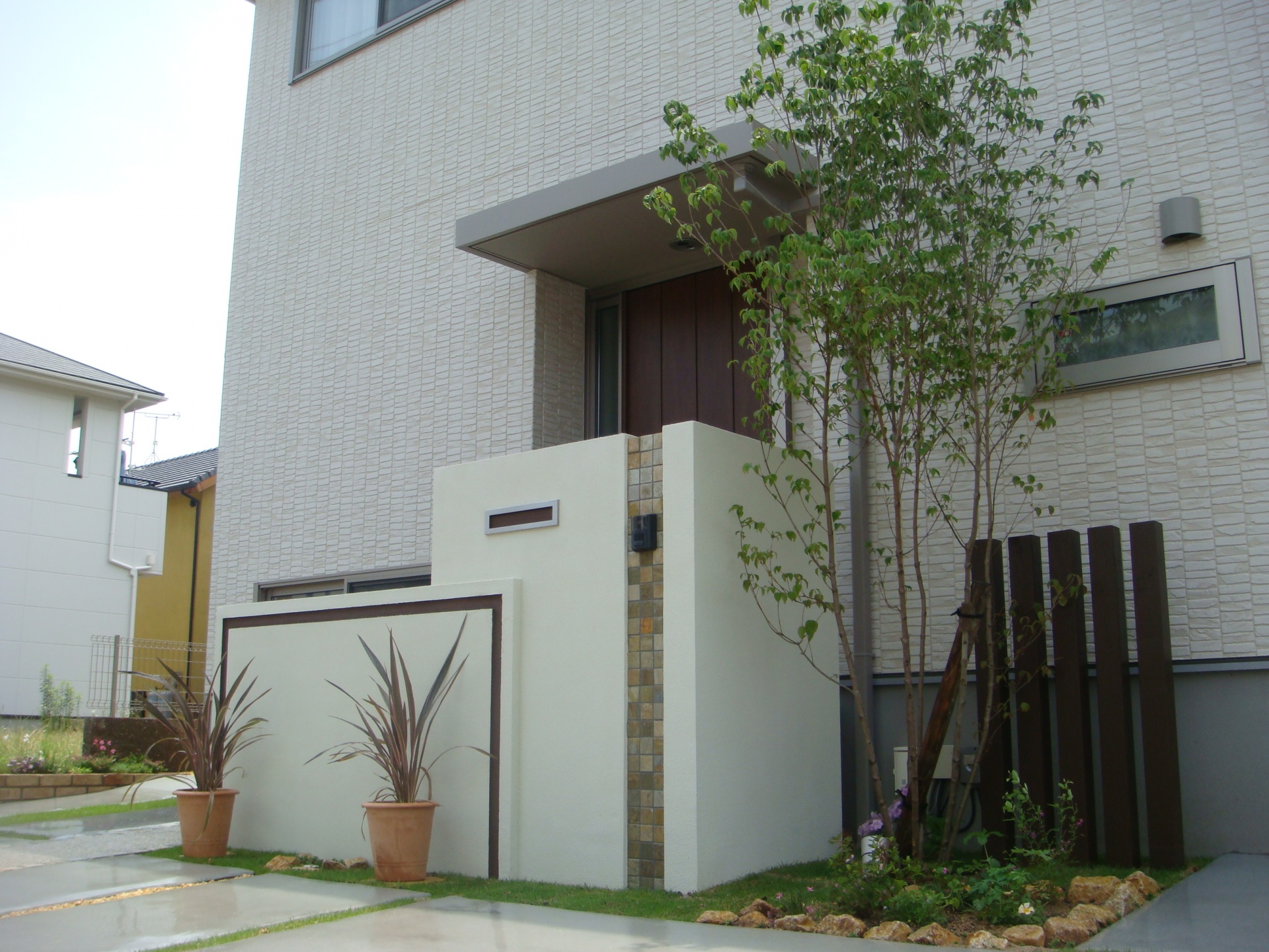 ブラウンアクセントライン　相生新築外構