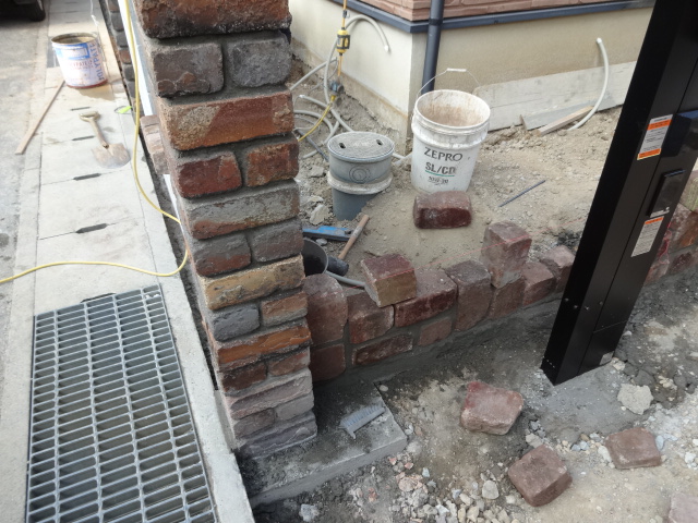 クラシカルな煉瓦で門柱 太子町M様邸工事状況 クラシカルな煉瓦で門柱 太子町M様邸工事状況