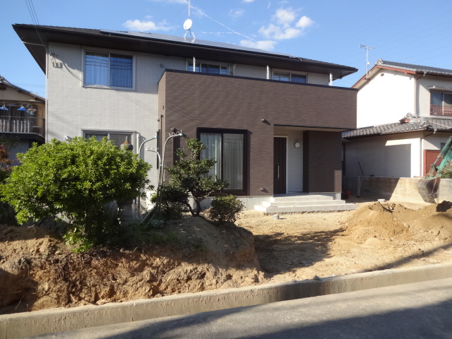 木目でアクセントのある門回り　姫路市F様邸施工前1