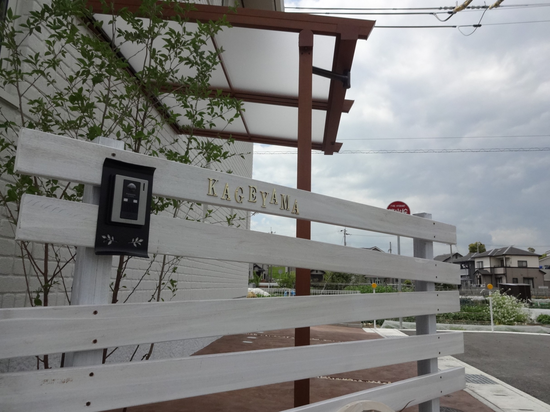 白塗装ウリンフェンスとボビポスト　姫路市K様邸4