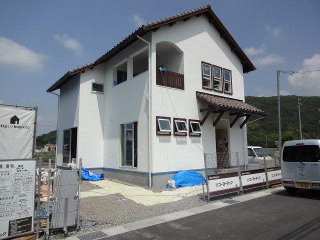 白を基調としたおしゃれな門周り　姫路市F様邸施工前1