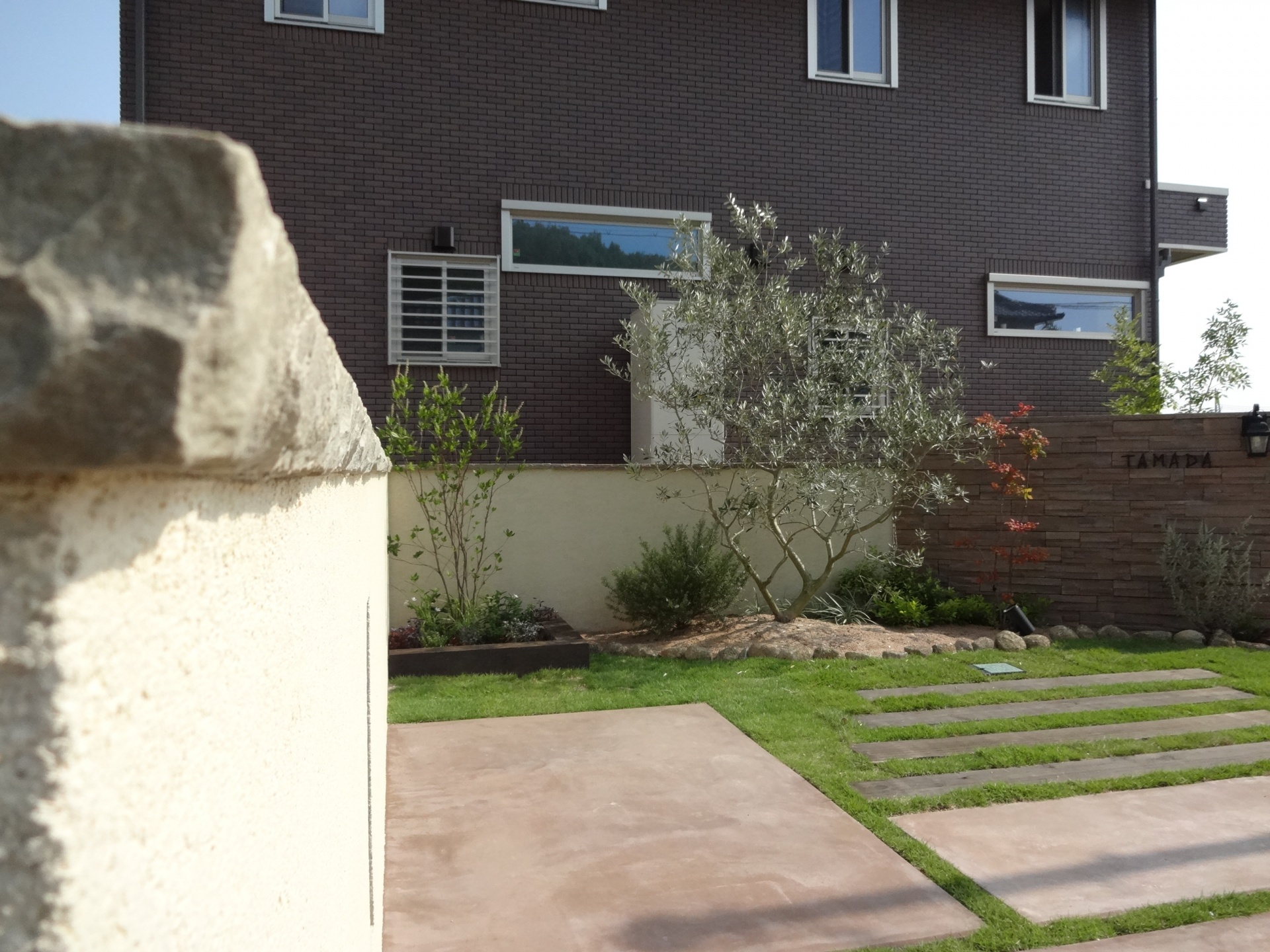 アイアンとタイルで上質なエクステリア　たつの市T様邸門周り2