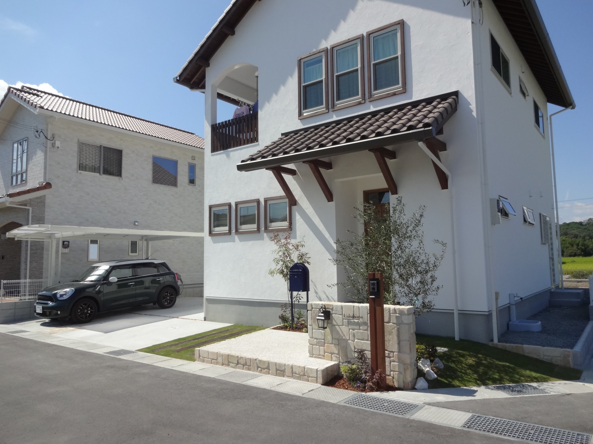 白を基調としたおしゃれな門周り　姫路市F様邸2