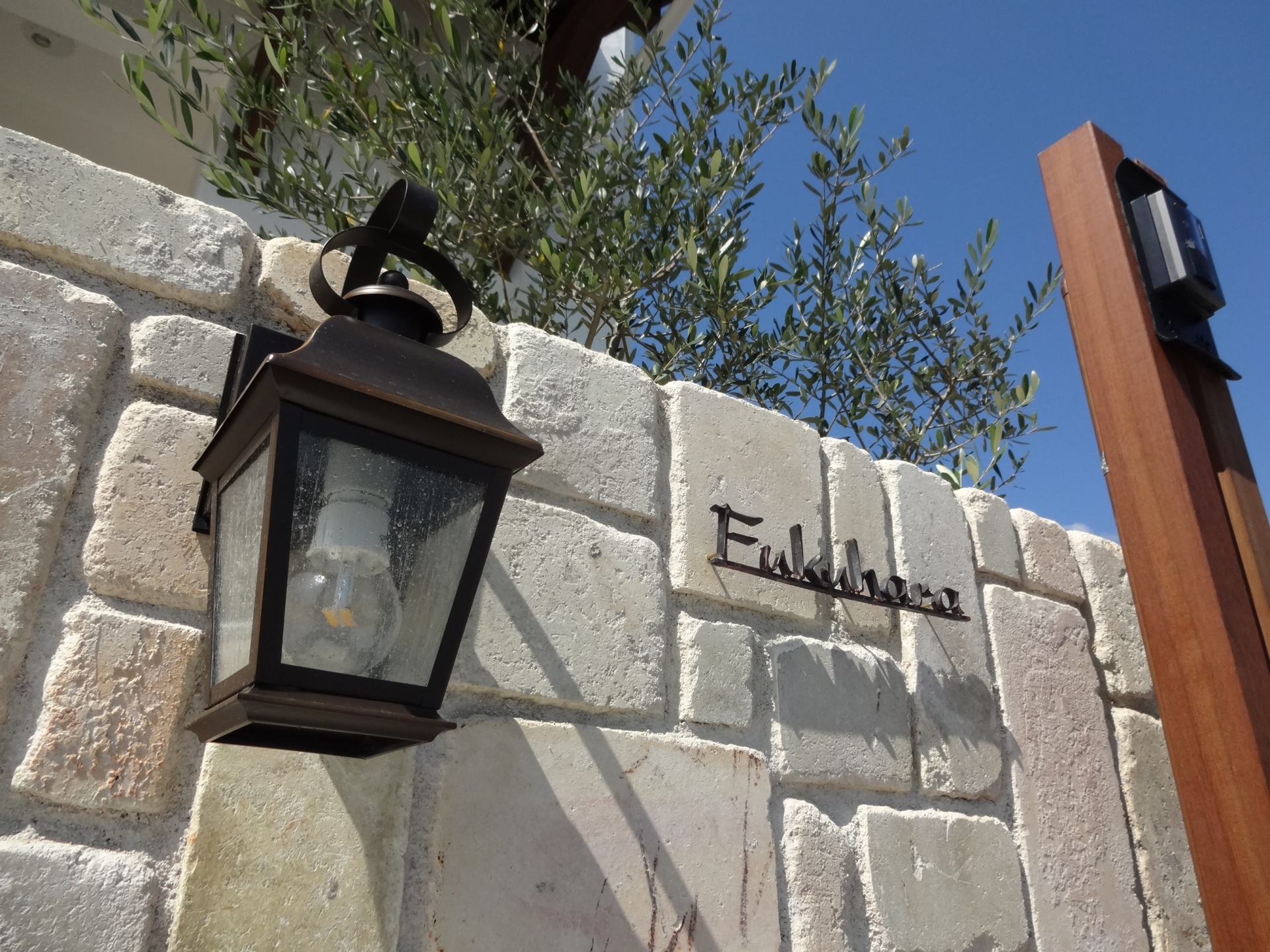 白を基調としたおしゃれな門周り　姫路市F様邸5