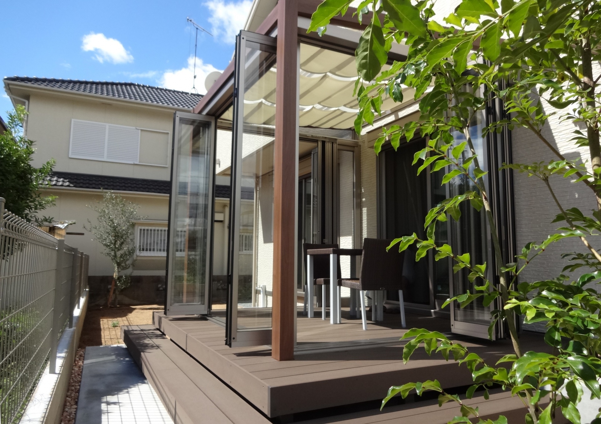 シンボルツリーのアオダモが映えるシンプルな門回り　加古川市M様邸5