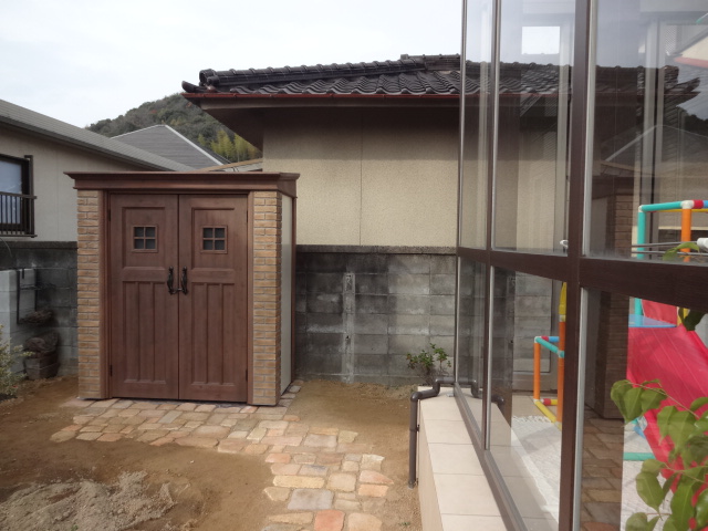 姫路市O様邸カンナ物置/煉瓦アプローチ工事