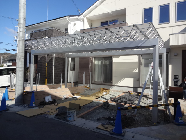 姫路市M様邸Mシェード施工中