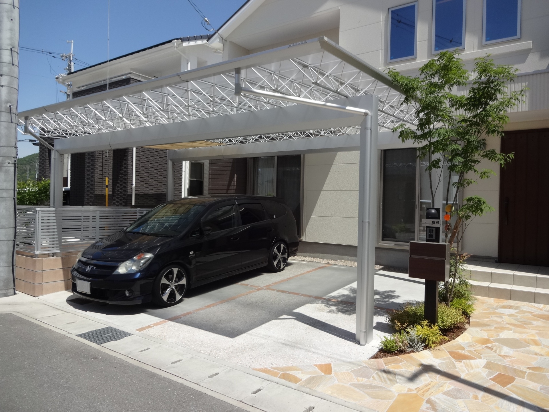 シンボルツリーが映える曲線アプローチにリフォーム　姫路市M様邸4