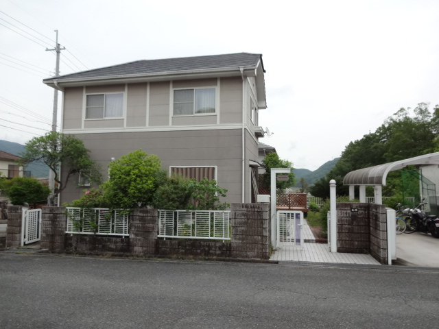 白を基調としたおしゃれな門周り　上郡町M様邸施工前1