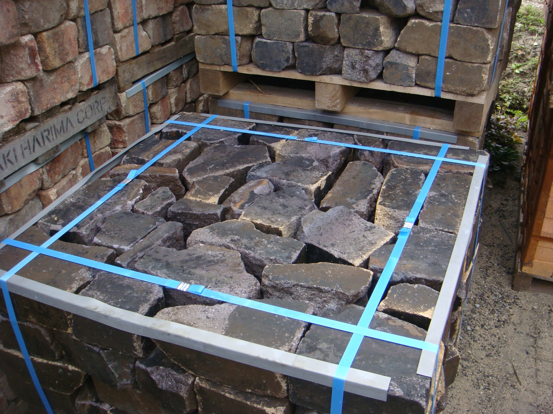 異形耐火煉瓦　黒茶