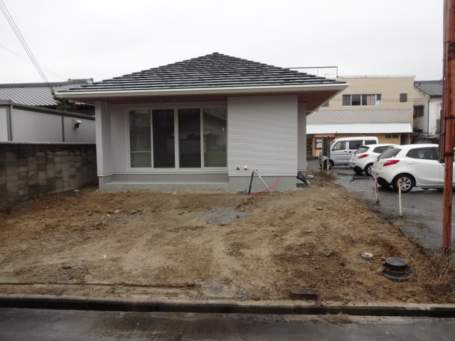 白と緑の爽やかガーデン　姫路市K様邸施工前1