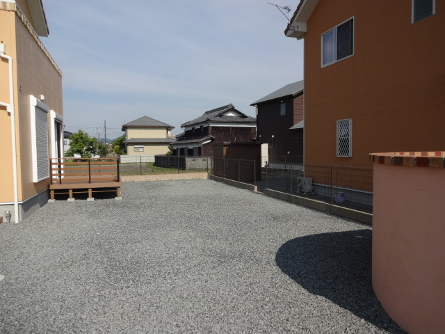 木目調樹脂製フェンスで目隠し　太子町S様邸2