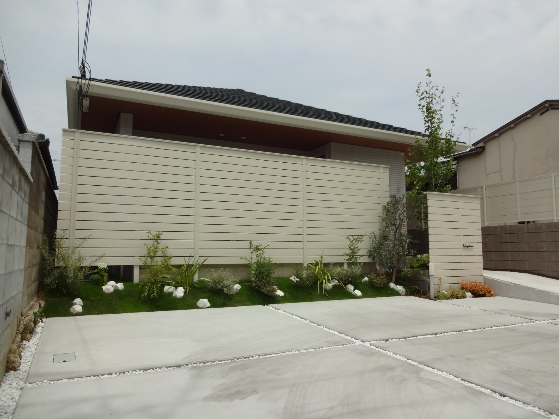 白と緑の爽やかガーデン　姫路市K様邸3