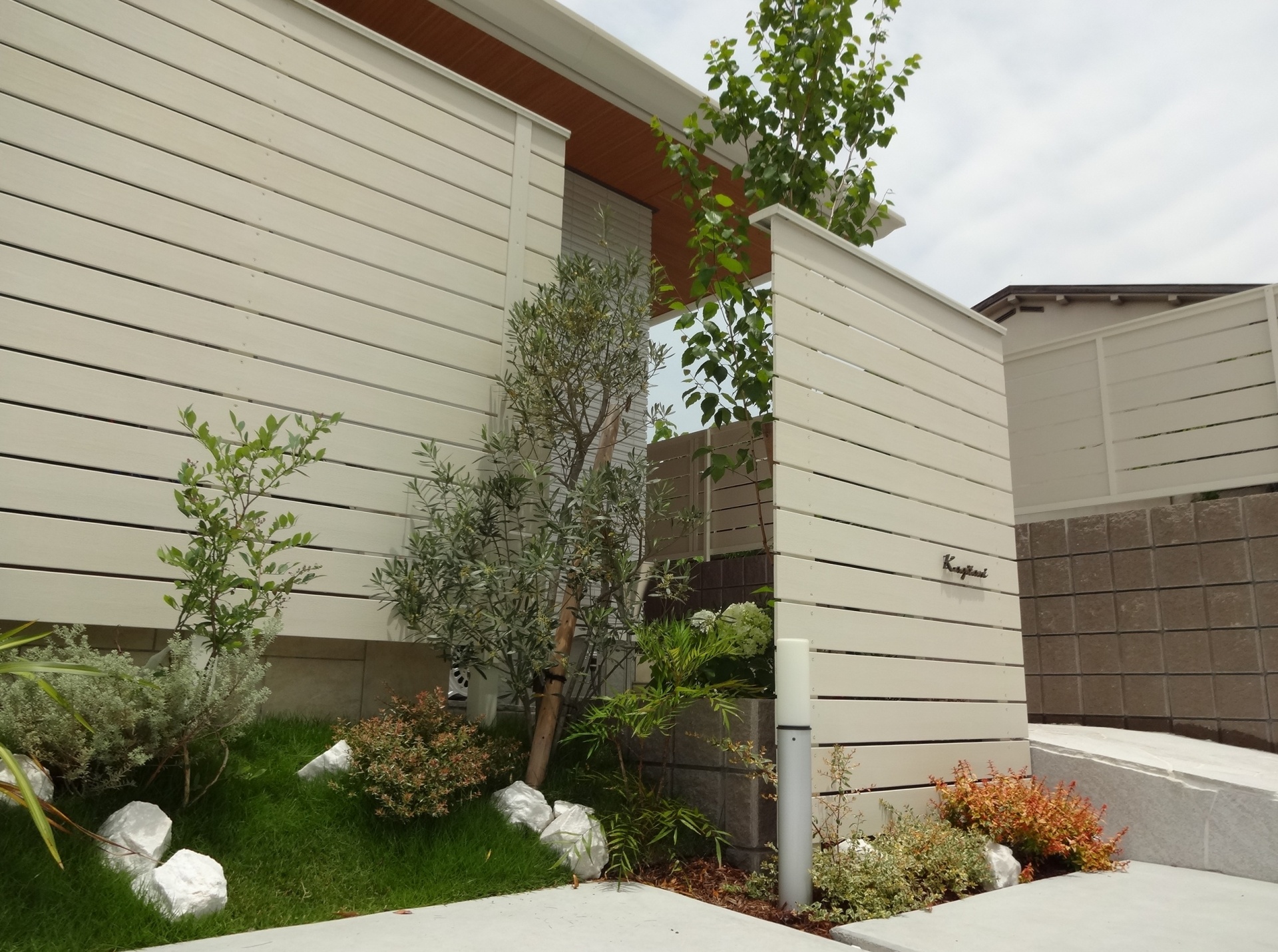 白と緑の爽やかガーデン　姫路市K様邸2