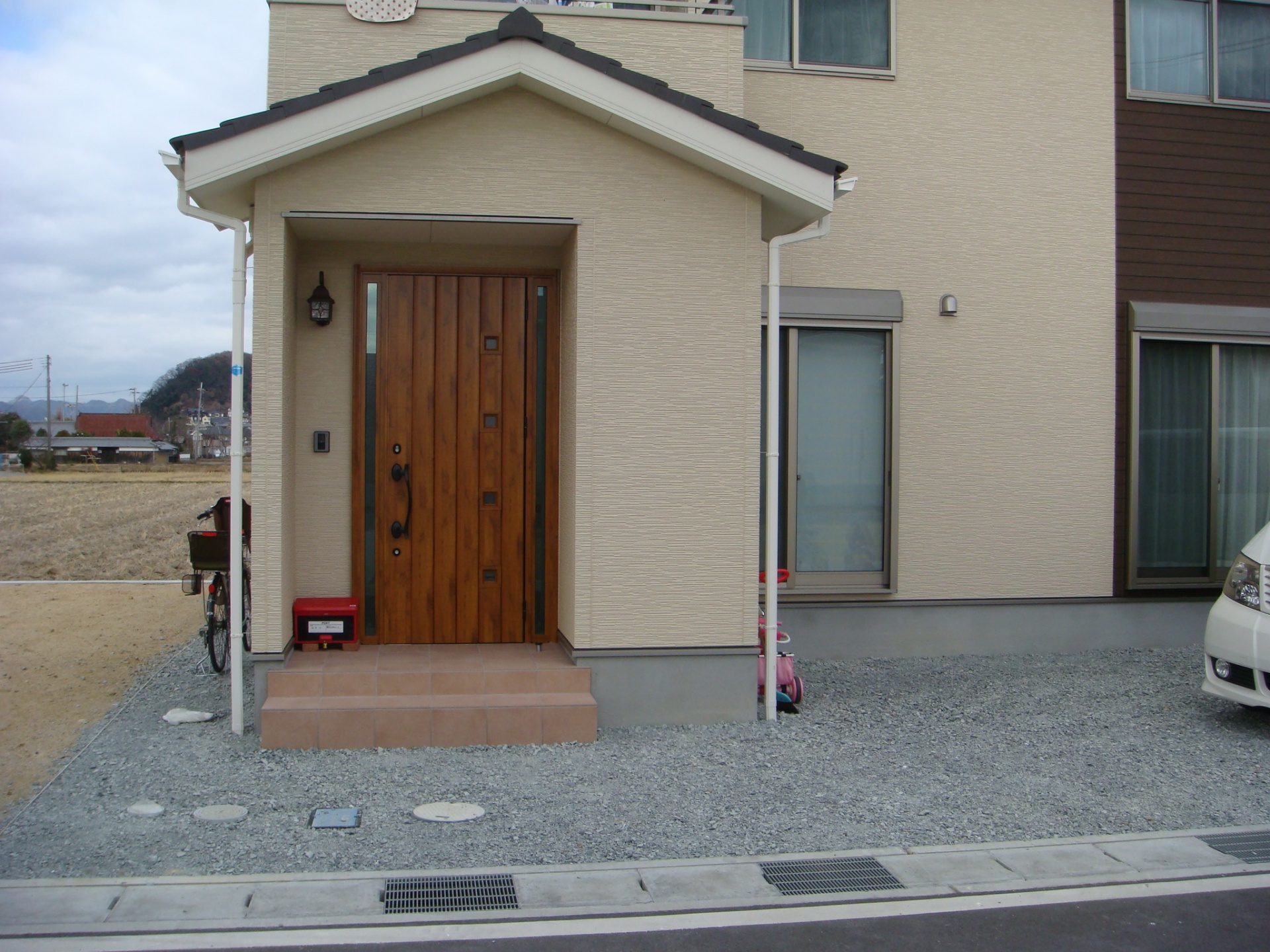 DSC05227 ベンチのある門周り施工前