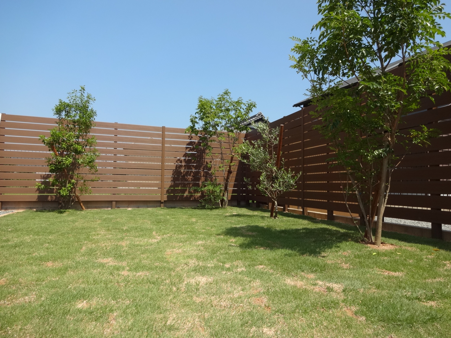 木目調樹脂製フェンスで目隠し　太子町S様邸4