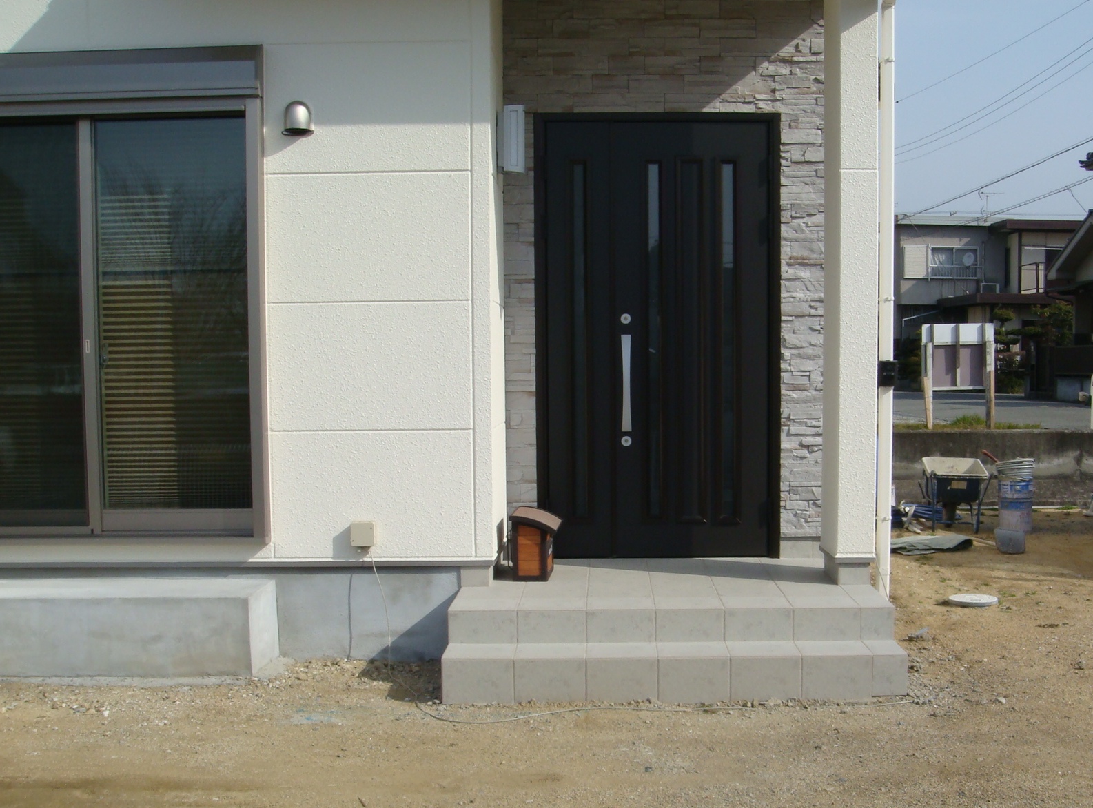 DSC05477-1 建物と調和した門周り施工前