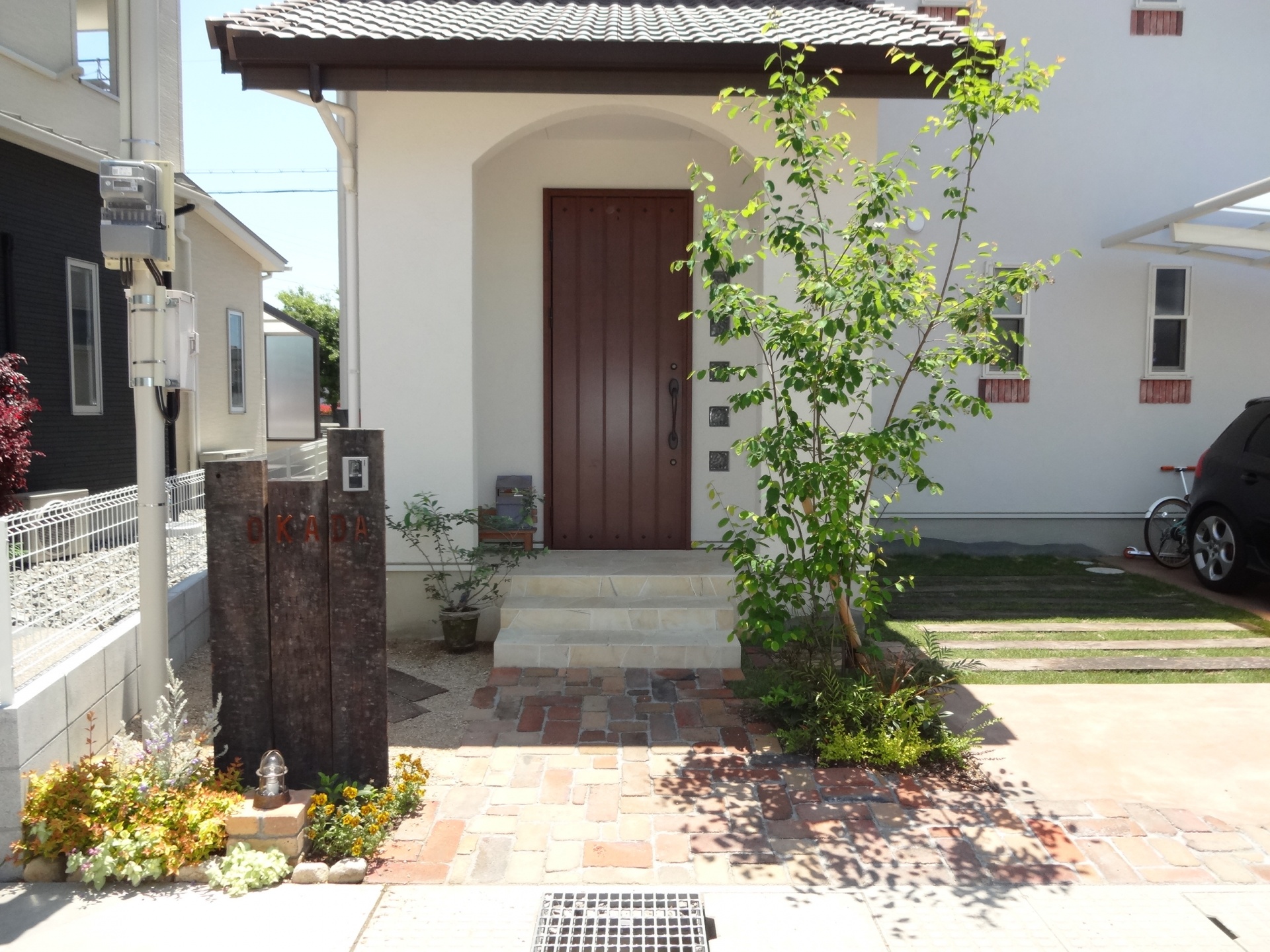 枕木とアンティークレンガのナチュラルなお庭　姫路市O様邸完成初夏