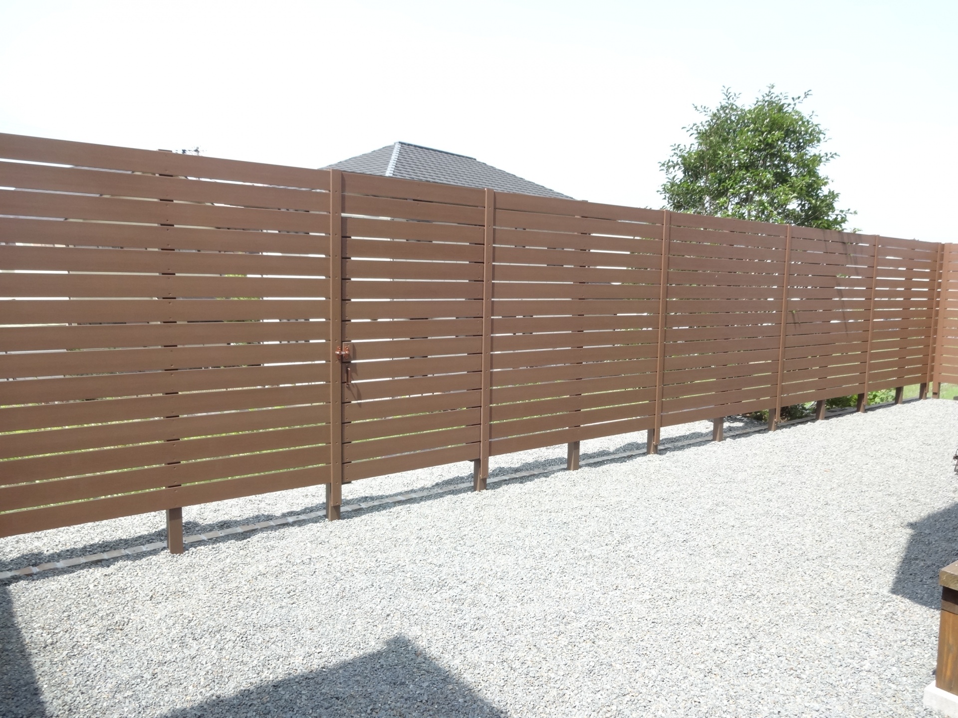 高砂市Y様邸　南面お庭目隠しアルファウッドフェンス1