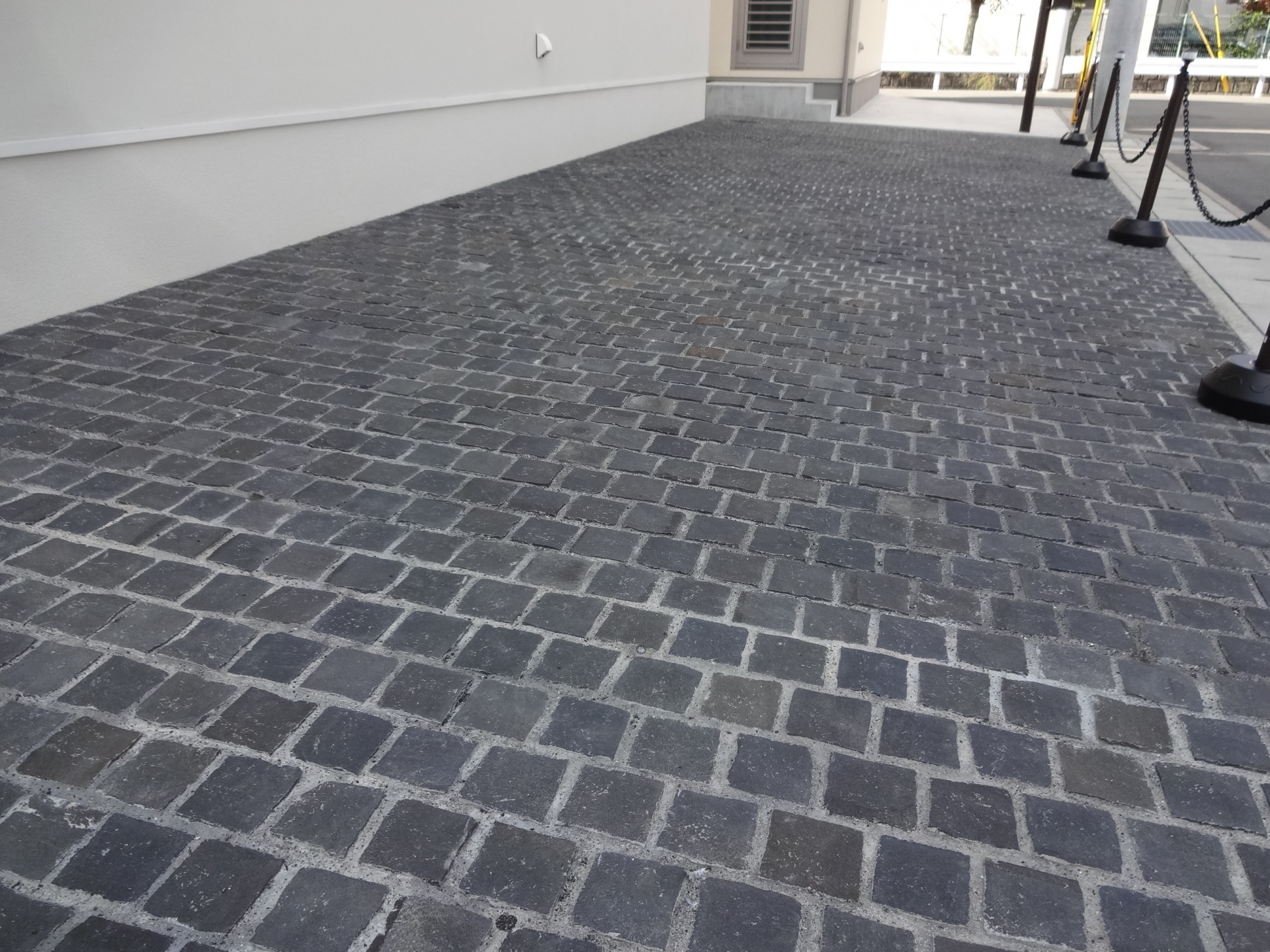 株式会社LEMO様邸モデルハウス　パーキングエリアピンコロ敷き