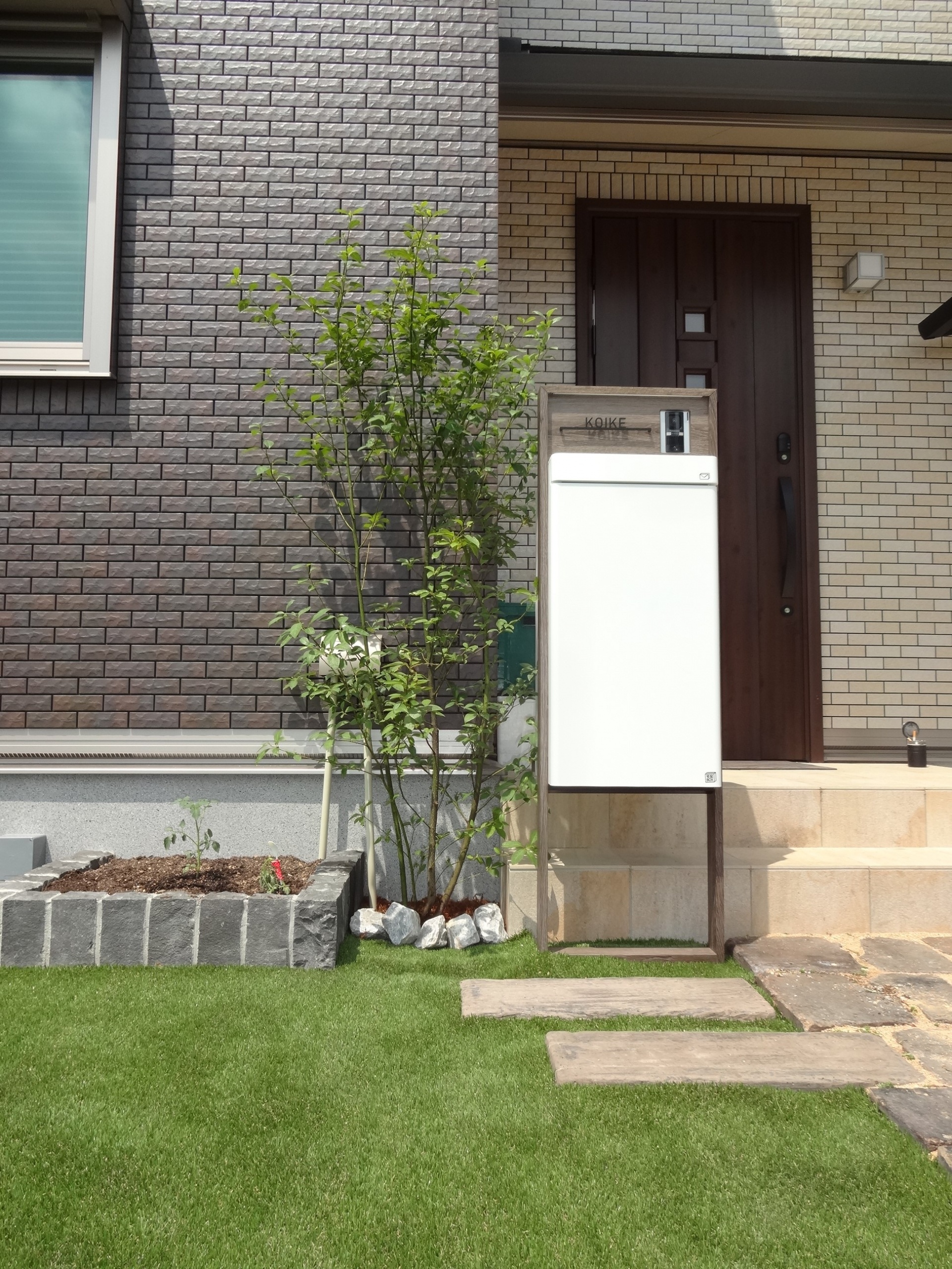 スマート宅配ポストとクロモジ　たつの市K様邸