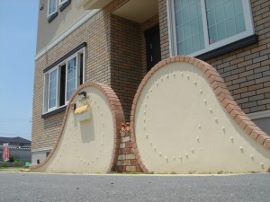 門柱とステップを繋げるレンガ笠木 姫路市t様邸 姫路市の外構 エクステリア エクステージ