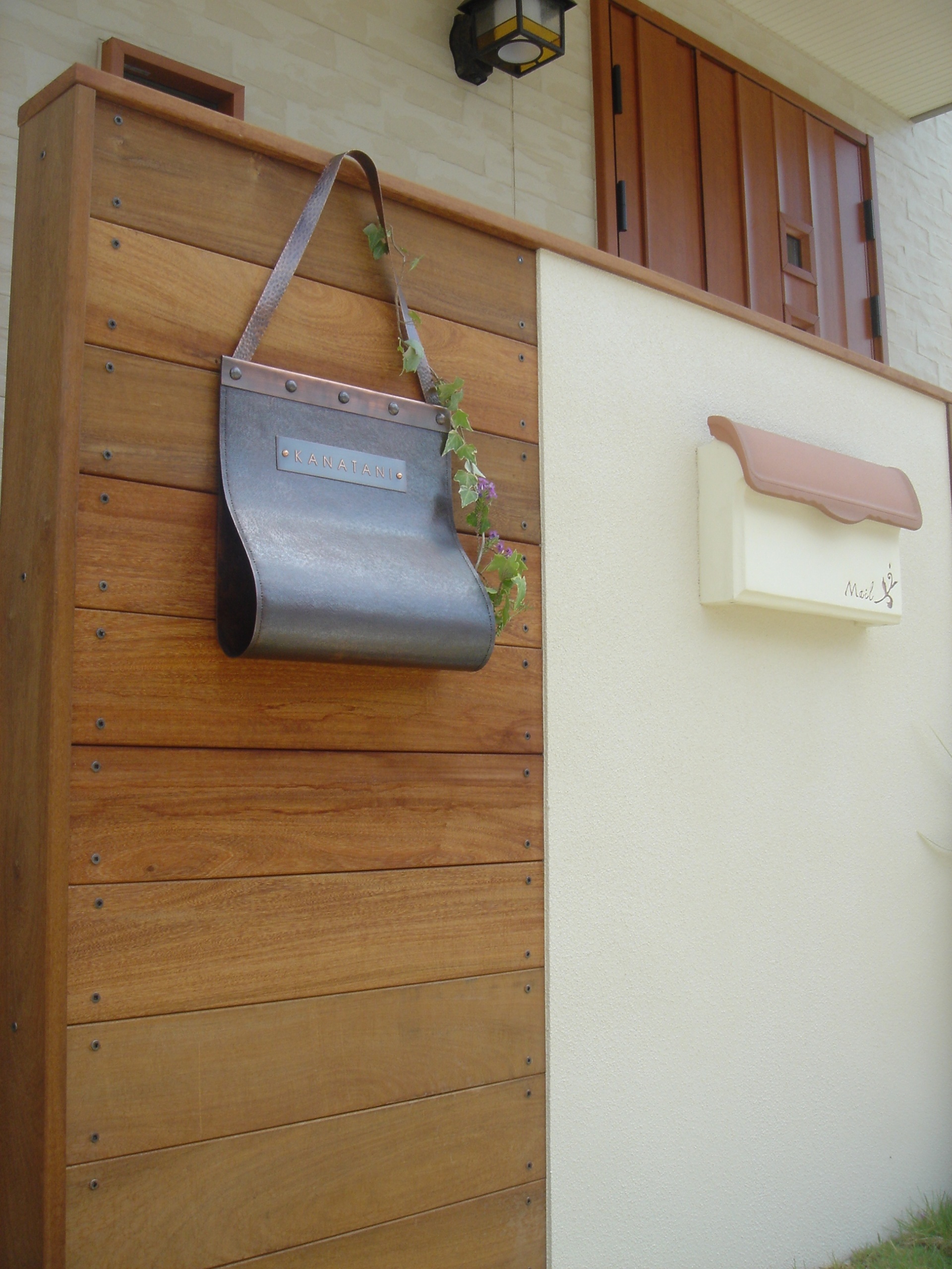 ハードウッド+塗り壁門柱　エクステージ