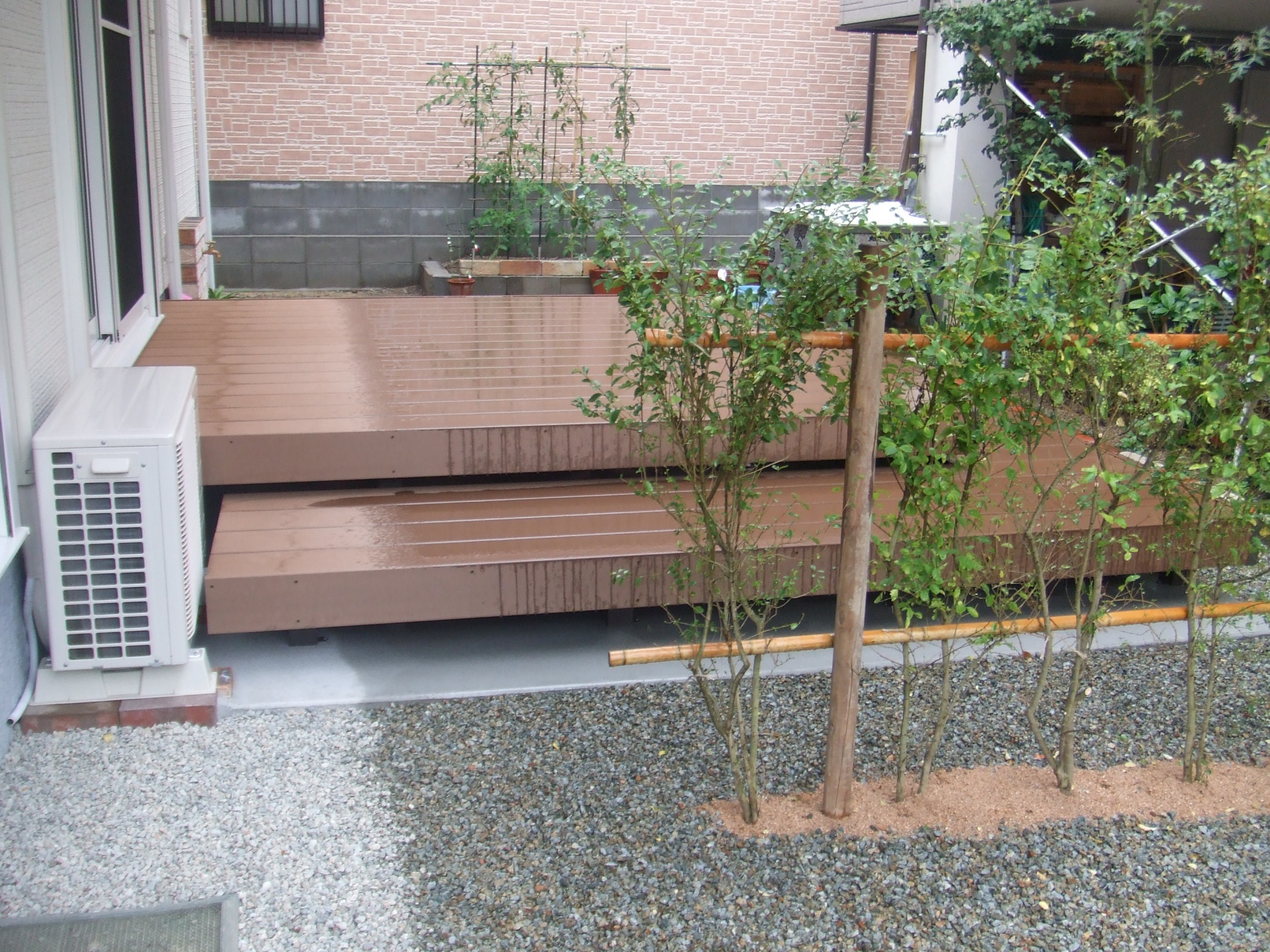 ステップウッドデッキとプリペットのグリーン　　赤穂市エクステリア