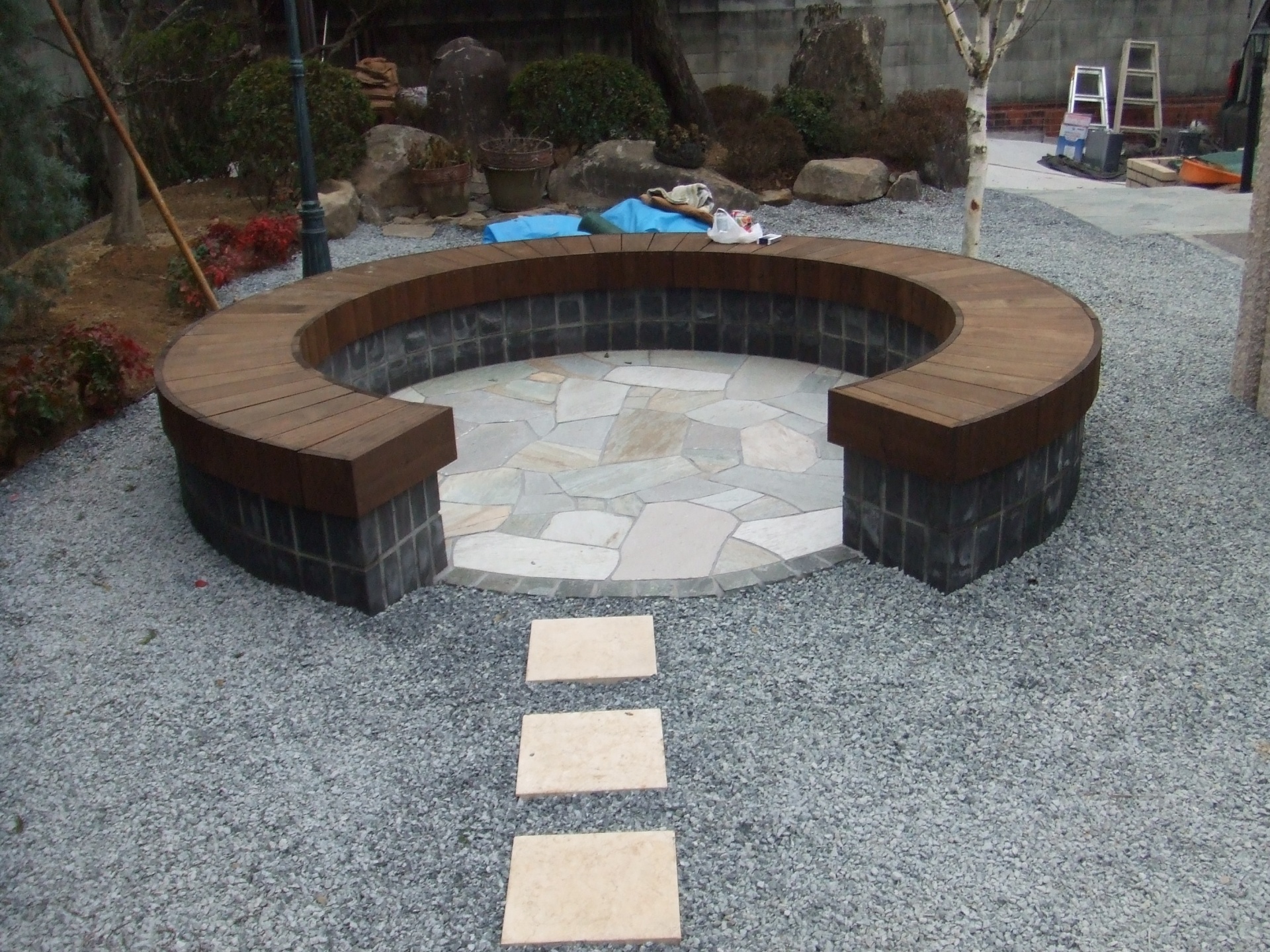 円形ウッドﾍﾞﾝﾁデザインガーデン　　姫路市外構