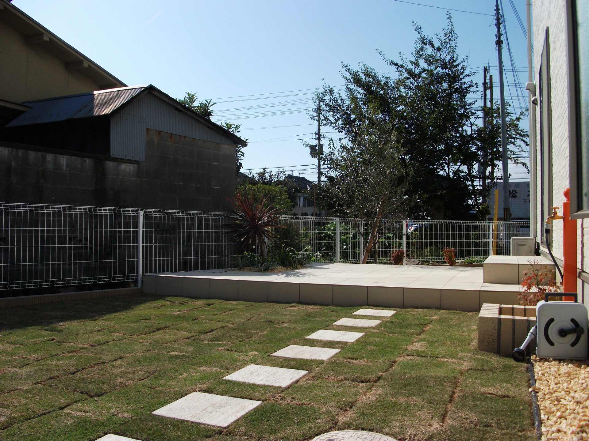 姫路市エクステリアポイント　タイルテラスとおしゃれな水道栓