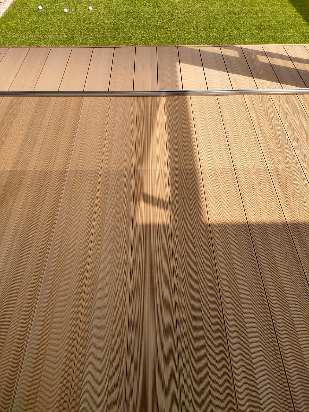 人工木デッキ材　樹ら楽ステージ木彫