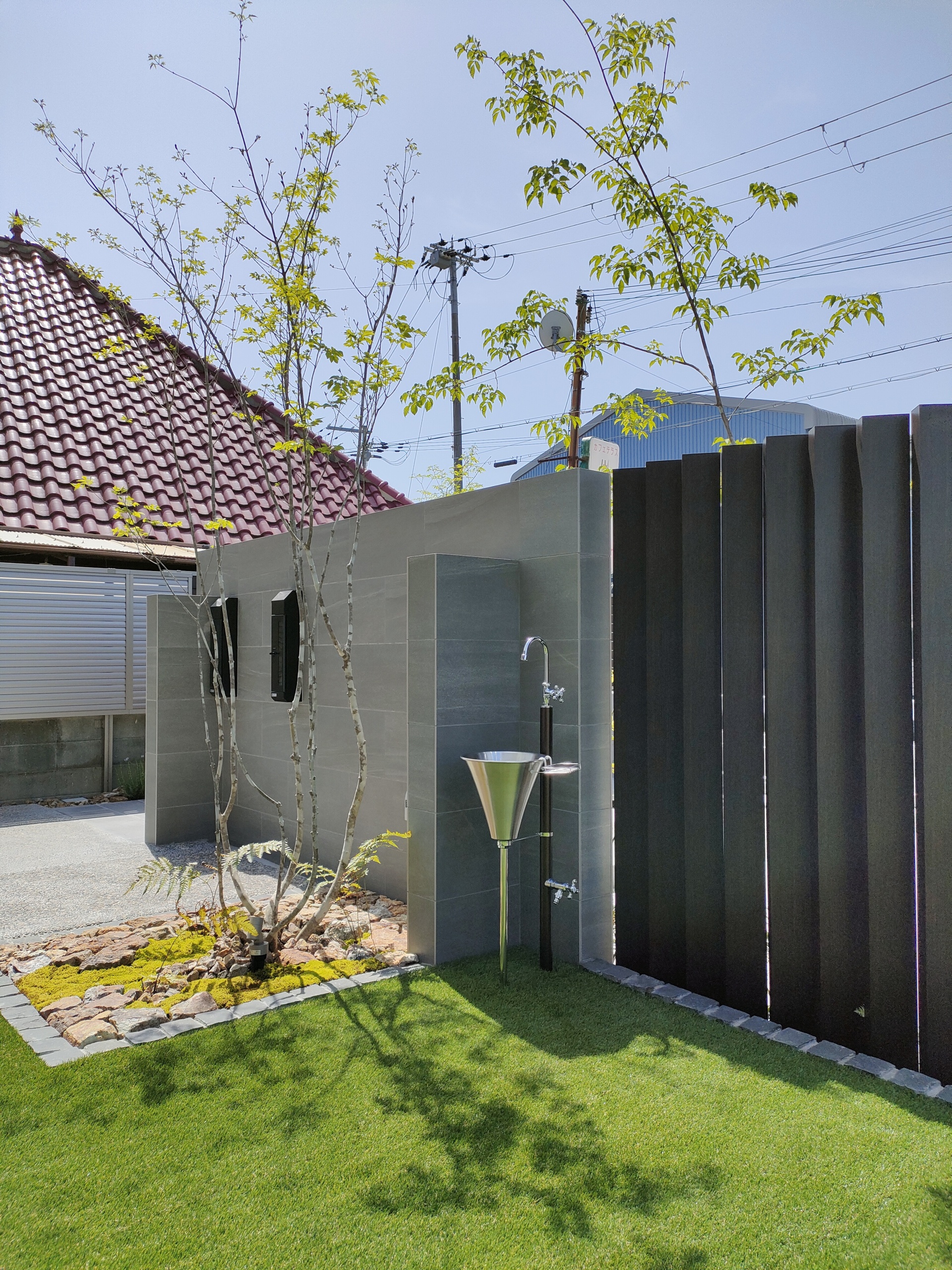 人工芝で家族の憩いのお庭　水栓にも拘りを持ってお洒落に　姫路市O様邸