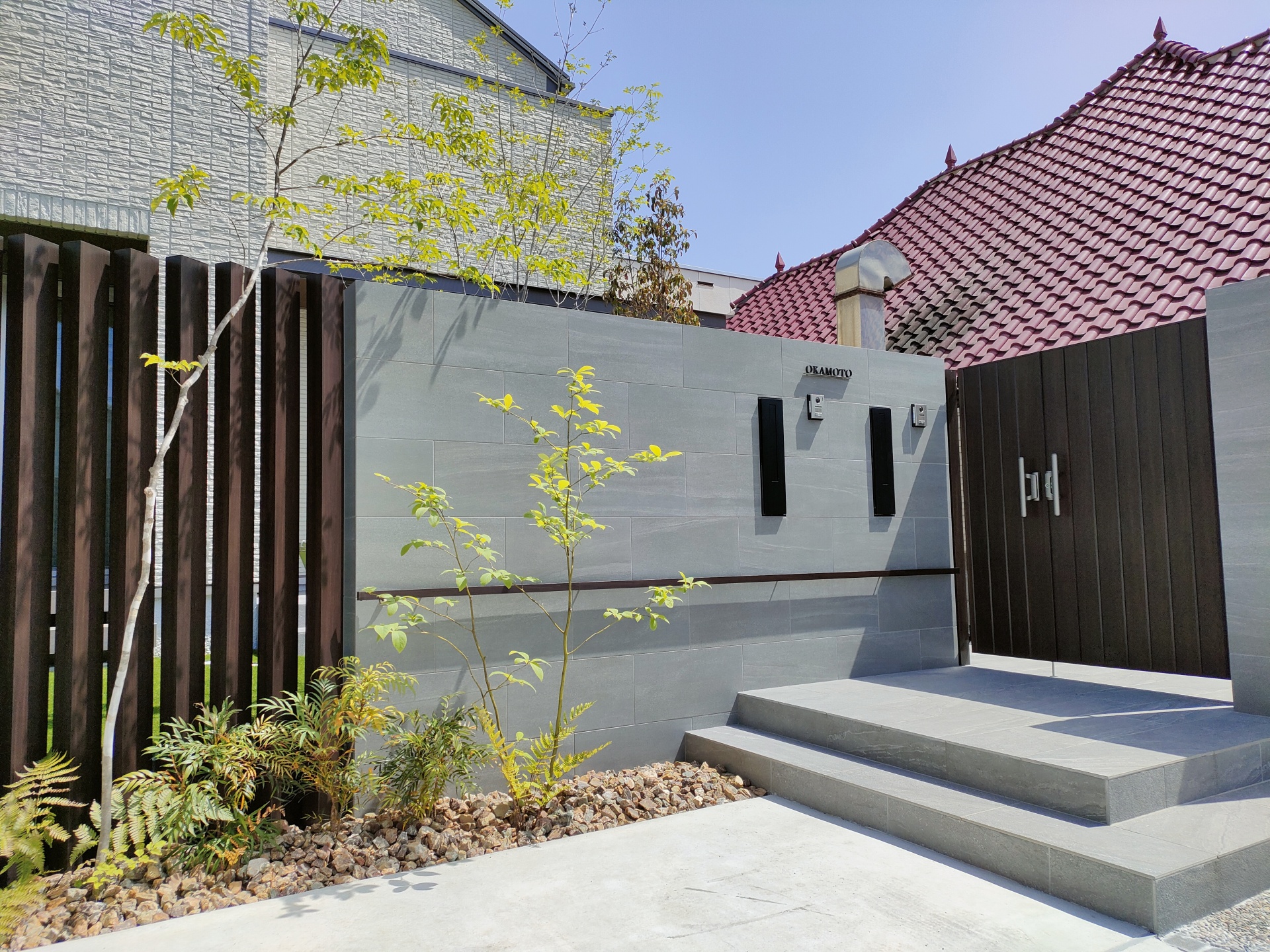 上品かつお洒落なタイル門柱　姫路市O様邸門回りクローズ外構