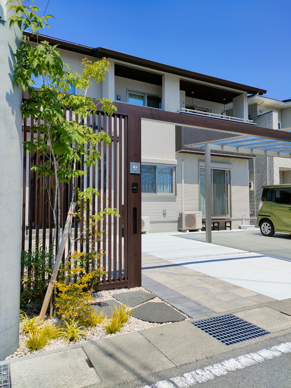 建物デザインを引立たせるシンプルアーチ　たつの市U様邸Gスクリーン2