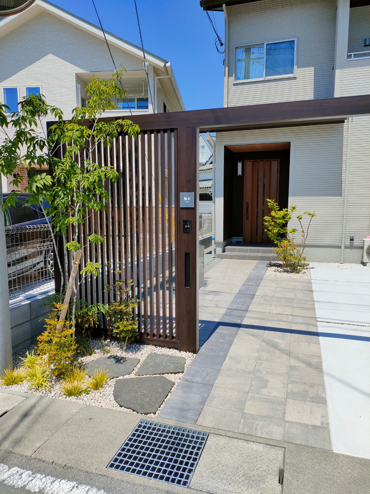 建物デザインを引立たせるシンプルアーチ　たつの市U様邸Gスクリーン3