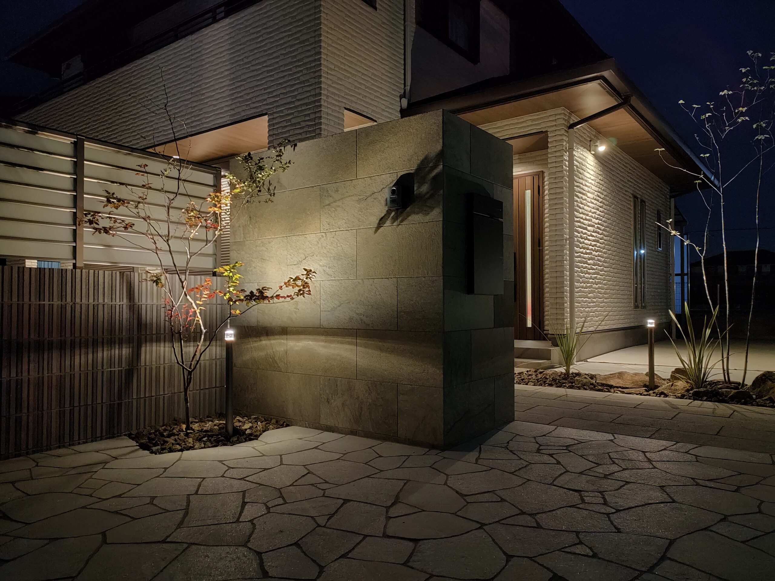 ライトアップでワンランク上のエクステリアデザイン