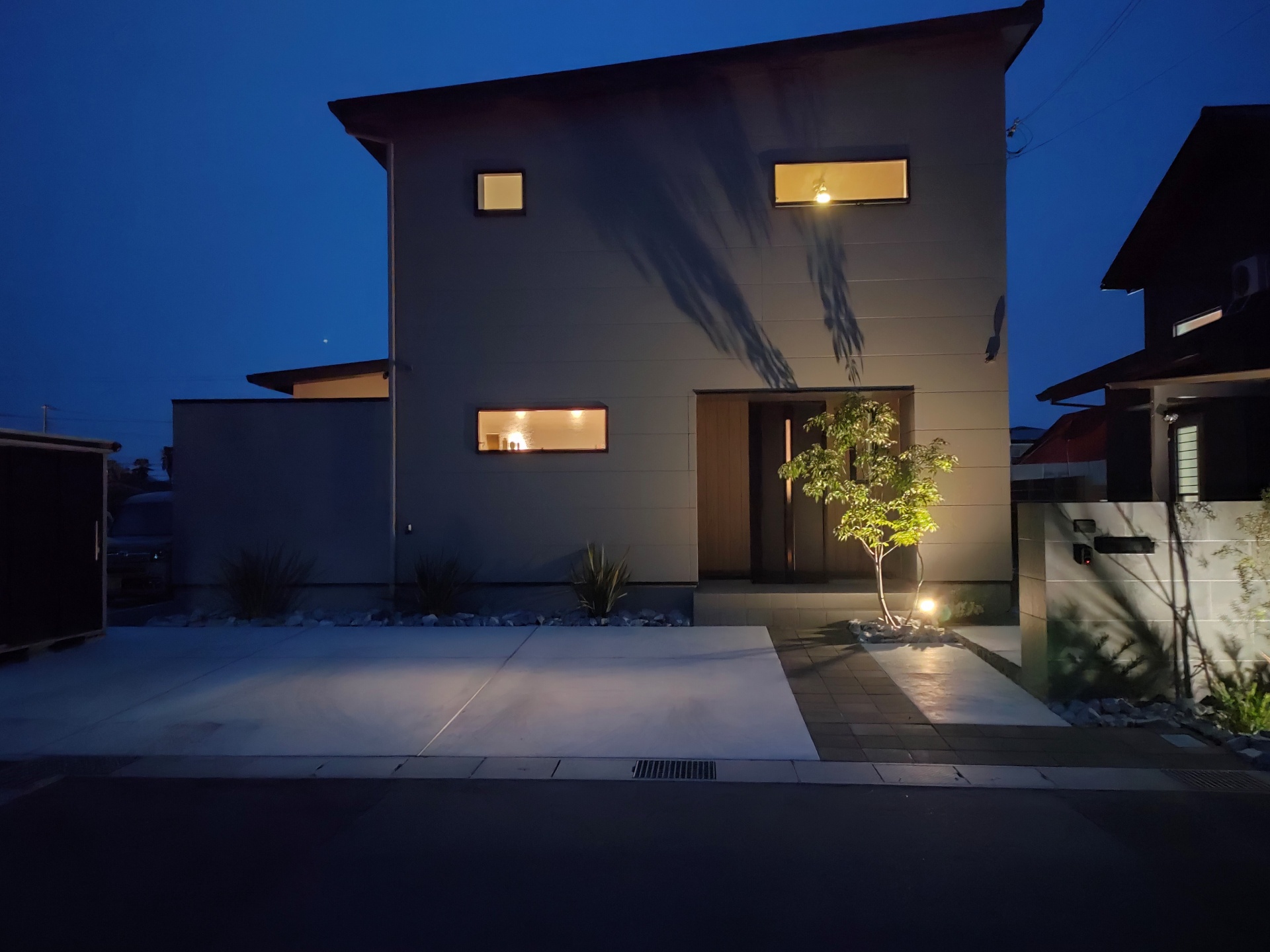 おもてなしの光　ライトアップ施工例たつの市Y様邸全景