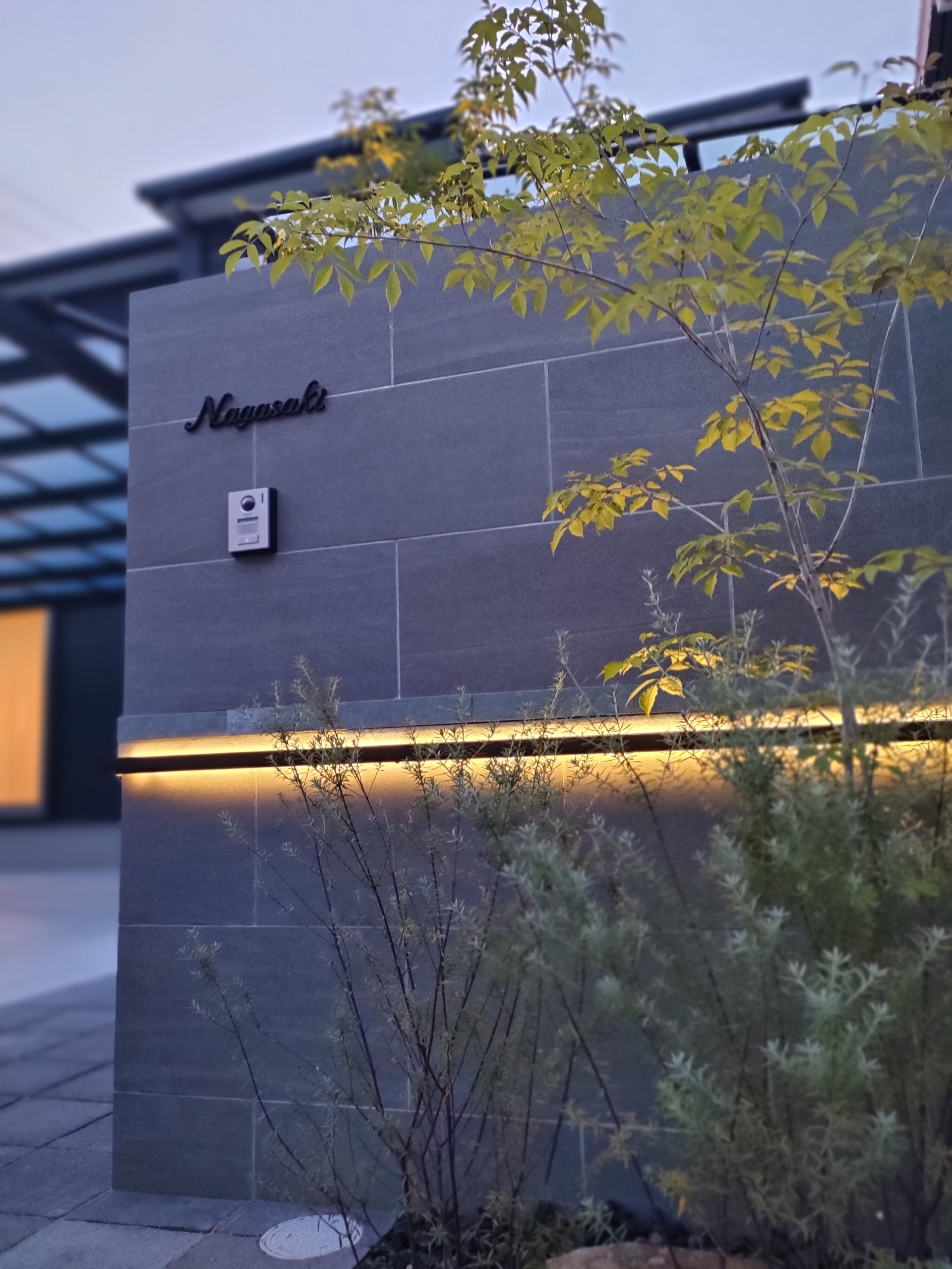 アオダモとタイル門柱　太子町N様邸夜ライトアップ施工例