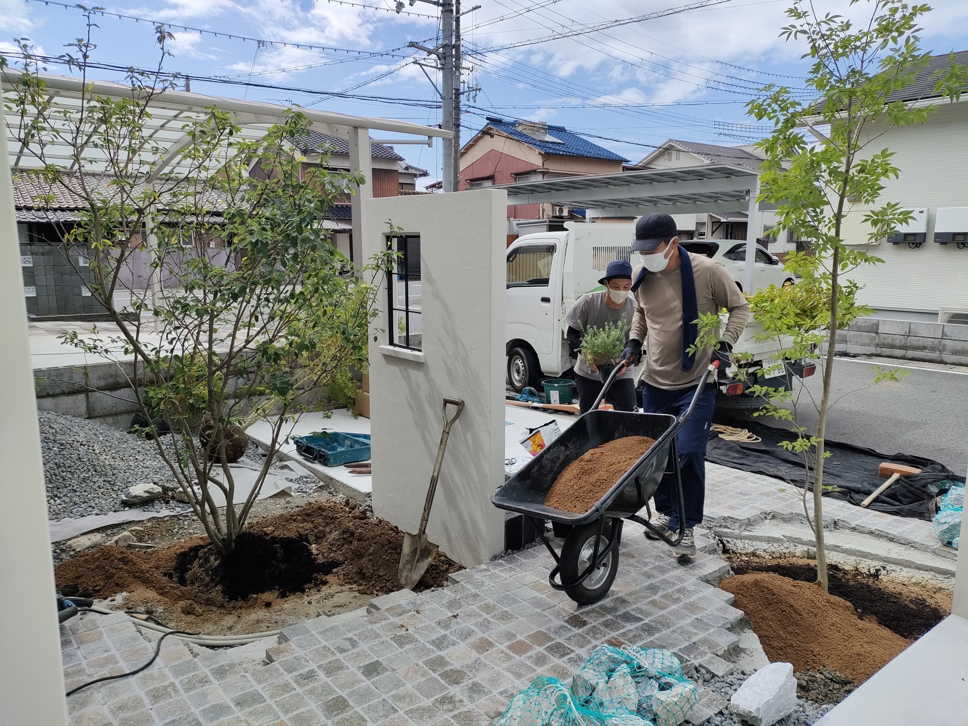 ディーズガーデンルポB　アオダモとジュンベリー植え込み作業　たつの市T様邸