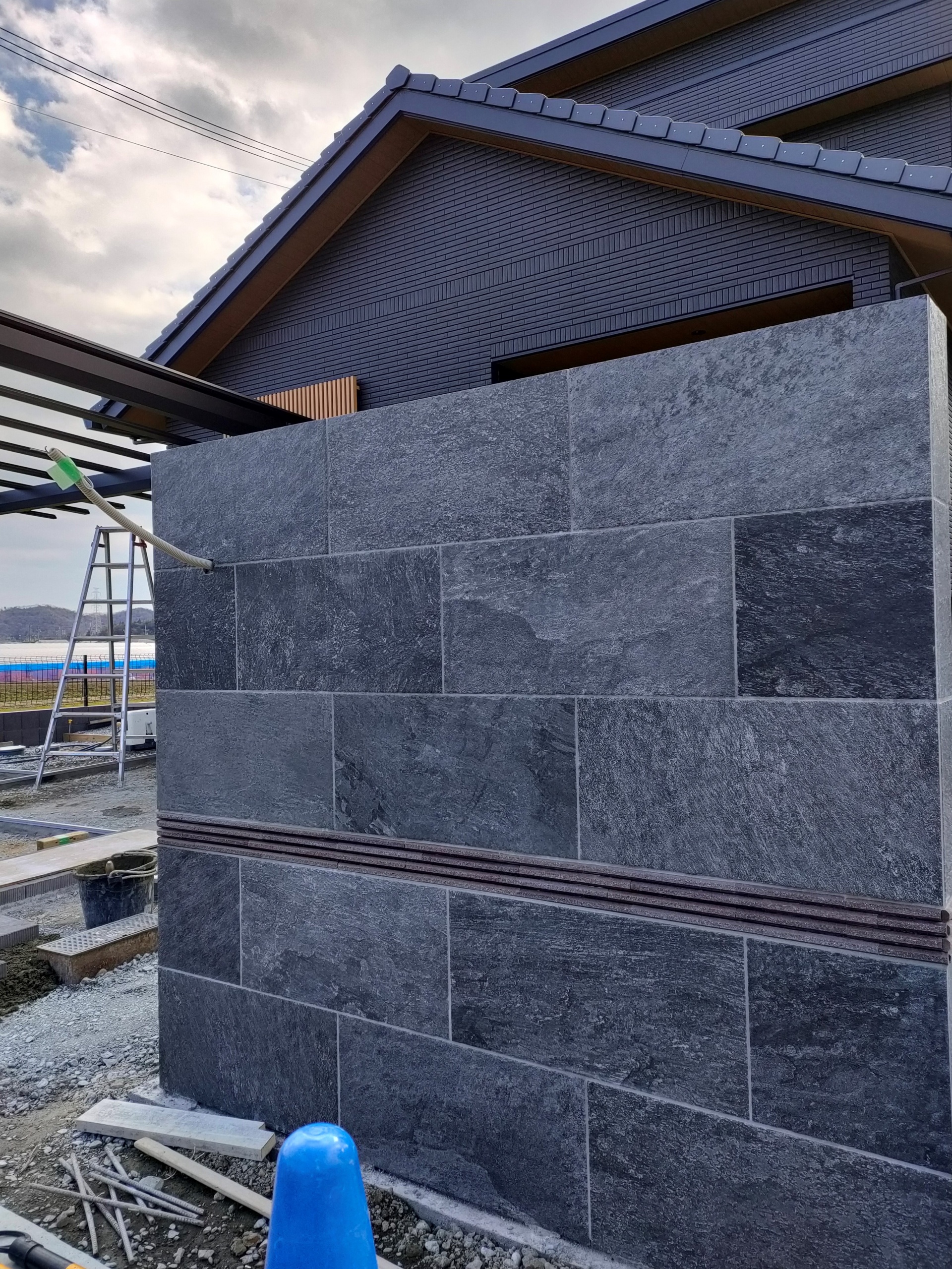 姫路市Ｎ様邸タイル張り門柱　ユニソン　カタリナ